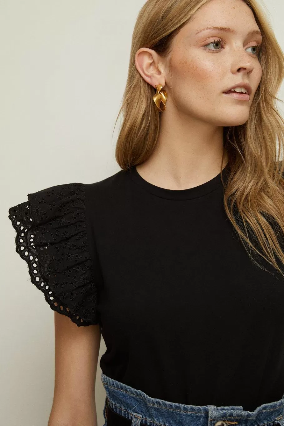 Oasis Broderie Frill Sleeve T-Shirt Black Fashion