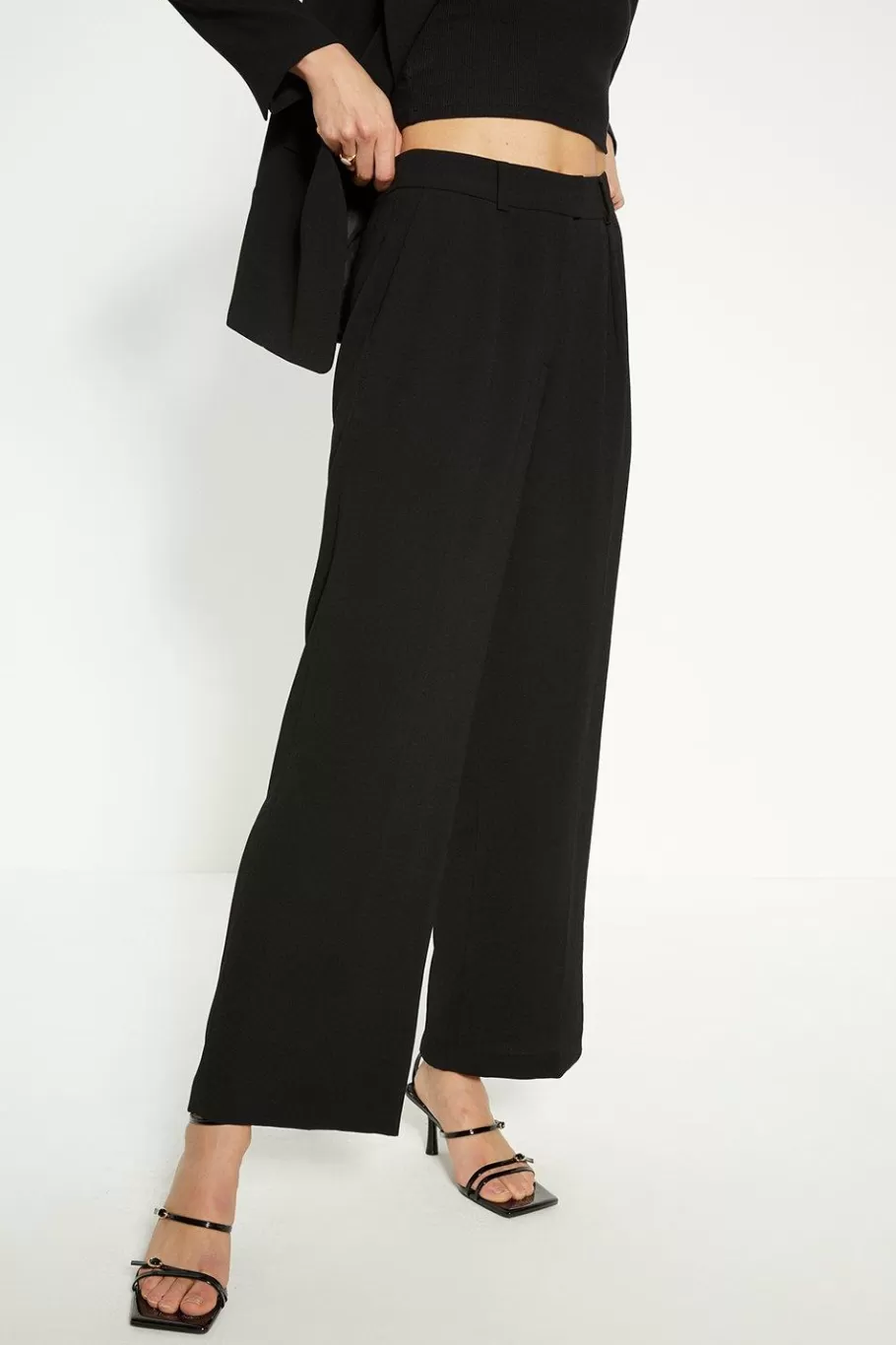 Oasis Eden Pleat Detail Relaxed Straight Leg Black Fashion