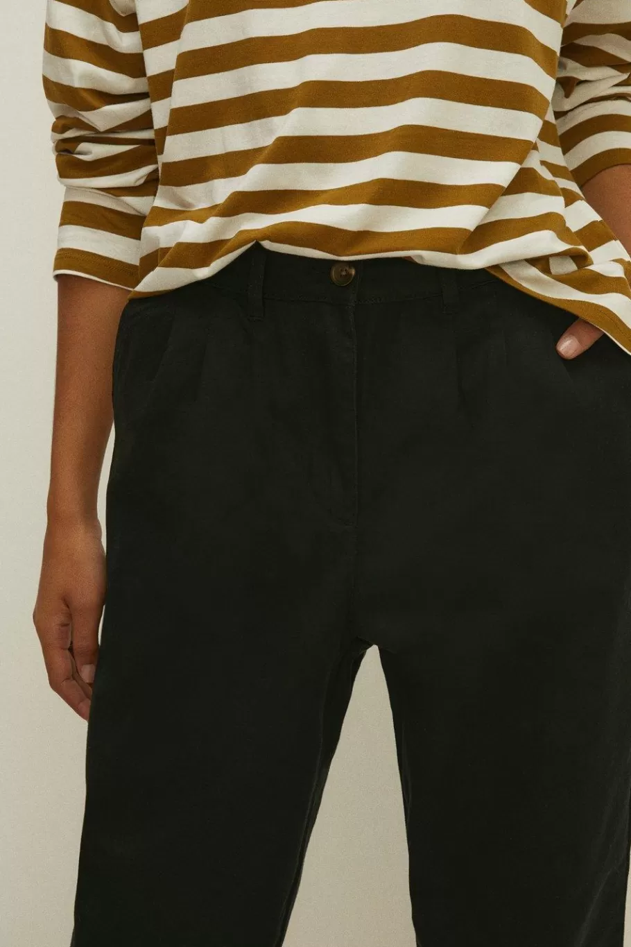 Oasis Pleat Detail Peg Trouser Black Best Sale