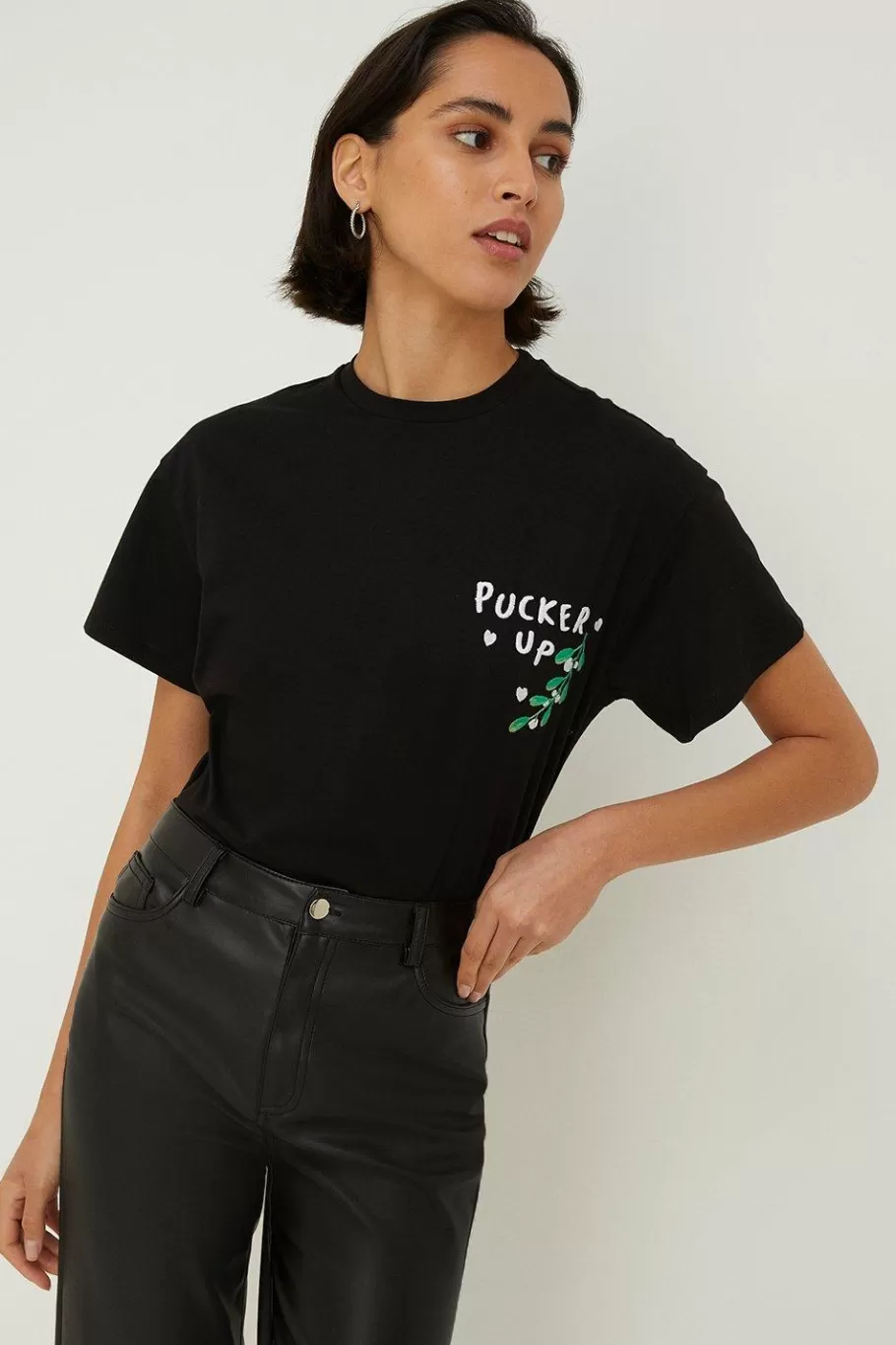 Oasis Pucker Up Mistletoe Christmas T-Shirt Black Shop